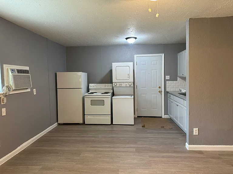 8010 Roswell St #3 — Photo 3