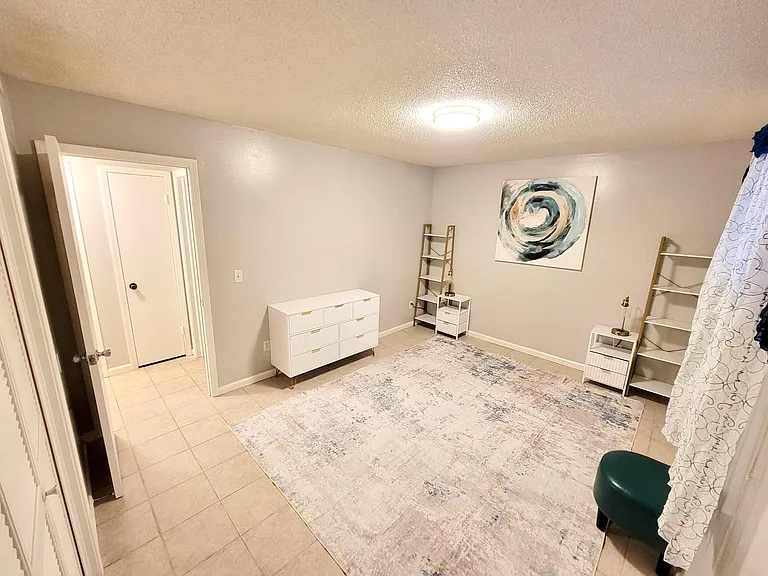 507 W Westview St #4 — Photo 24