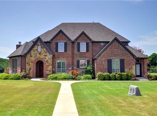 112 Crown Ridge Ct, Fort Worth, TX 76108