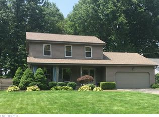 102 Country Green Dr, Austintown, OH