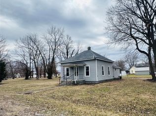 510 Barry St, Coffeen, IL 62017