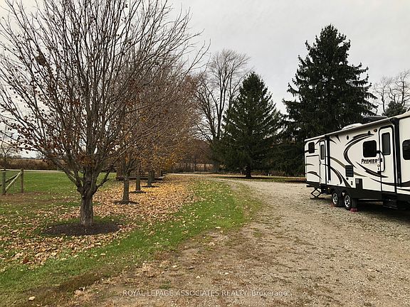 3rd image of 992 McCready Rd