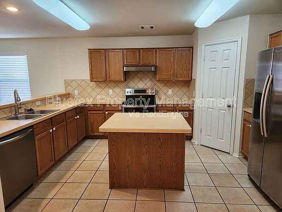 4th image of 943 Tisbury Pkwy