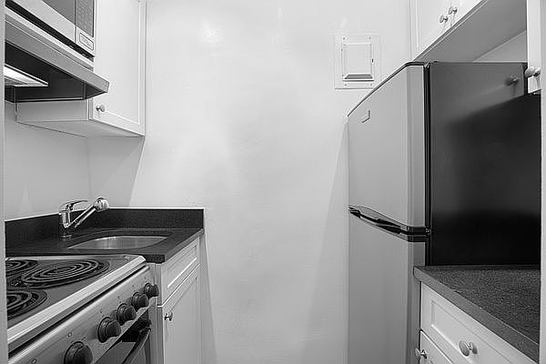 1st image of 24 5th Ave APT 522