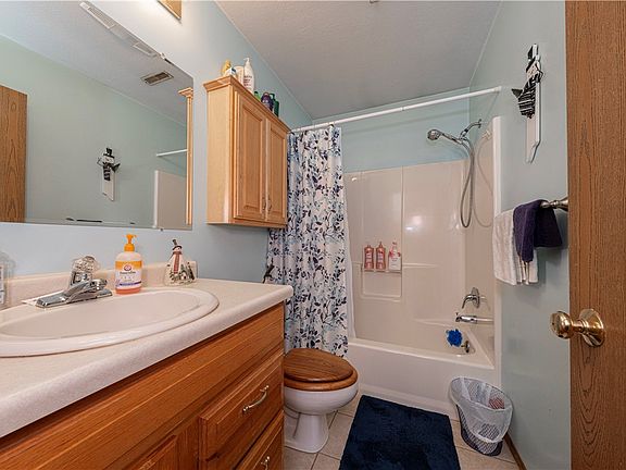 5th image of 108 Oak Dr