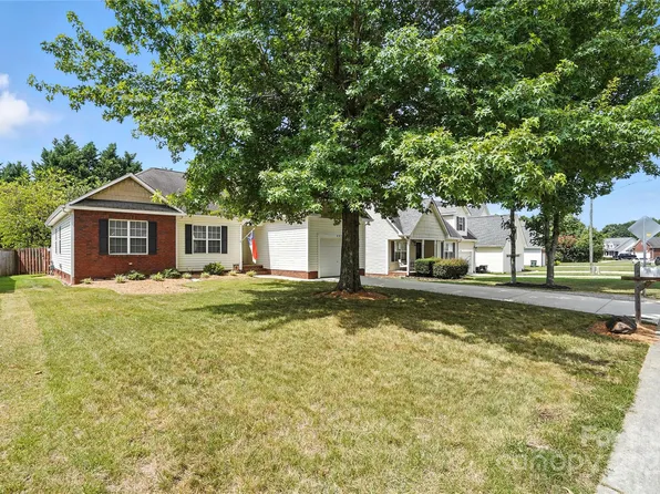 407 Riverwalk Dr NW, Concord, NC 28027
