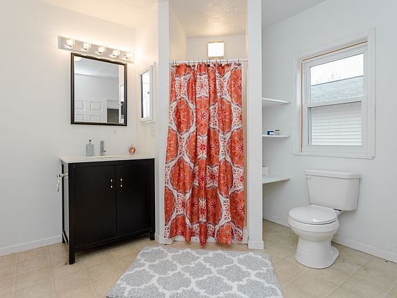 4th image of 610 Fernwood Ave