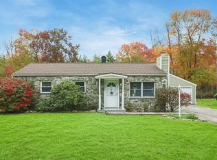 19 Greentree Dr N, Hyde Park, NY 12538