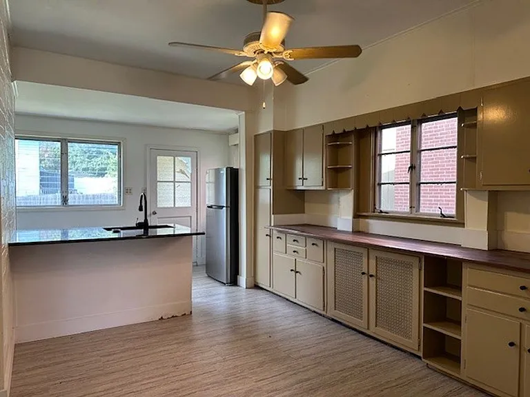 904 Bridge St #1 — Photo 4