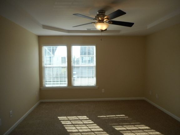 4th image of 1 Shorthorn Ct