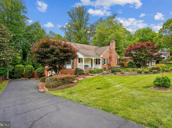 3709 Camelot Dr, Annandale, VA 22003