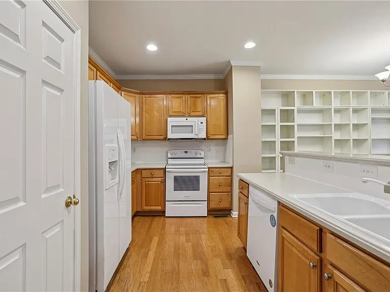 3128 Mercer University Dr — Photo 13