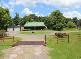 18724 Round Mountain Rd, Howe, OK 74940