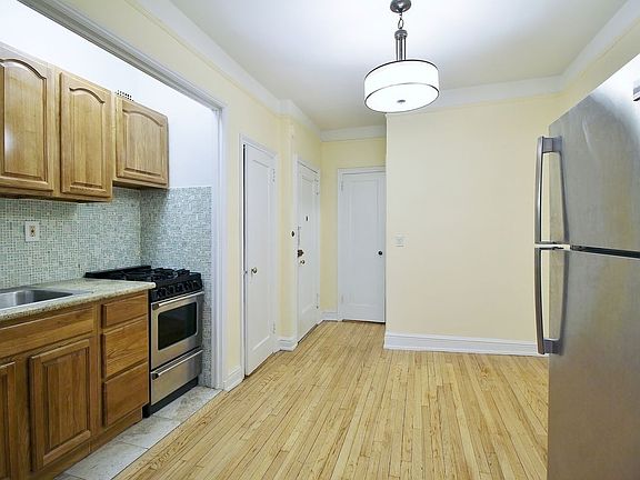 5th image of 231 E 34th St APT 4C