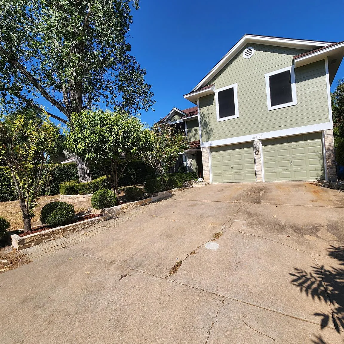 4 bed, 2.5 bath, 1741 sqft, $2,400 — Photo 3