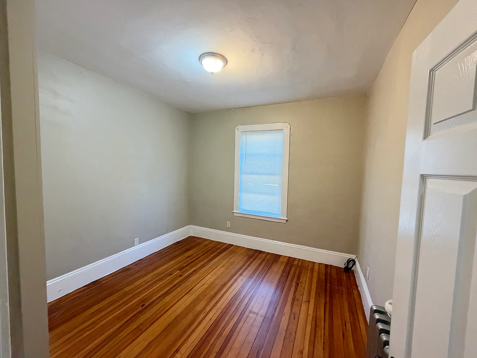 4 bed, 1077 sqft, $3,000 — Photo 4
