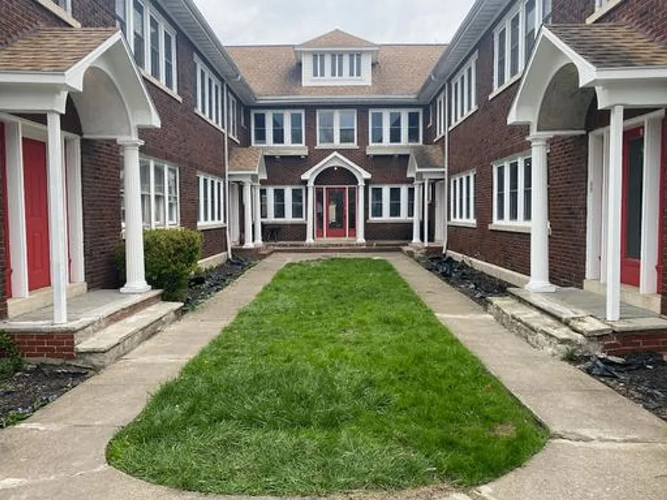 960 Dewey Ave