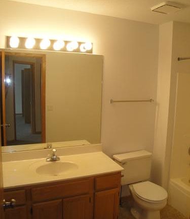 2nd image of 510 Lovell Ave APT 3