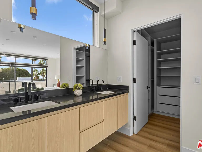 1318 N Vista St — Photo 16