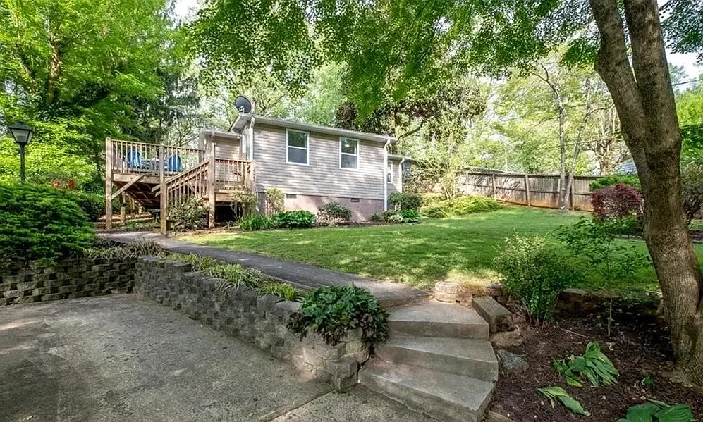2 bed, 928 sqft, $1,650 — Photo 1
