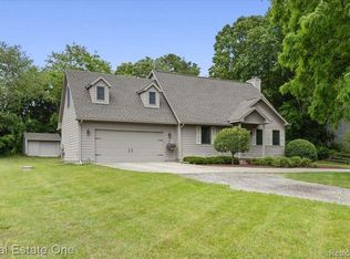 11403 Cedar Bend Dr, Pinckney, MI 48169