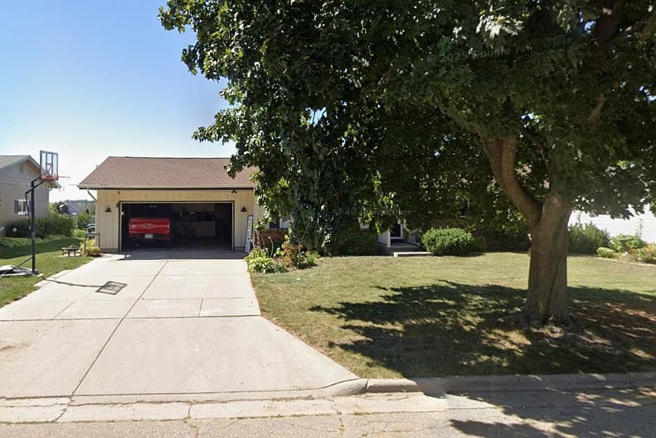 1st image of 121 Westridge Rd
