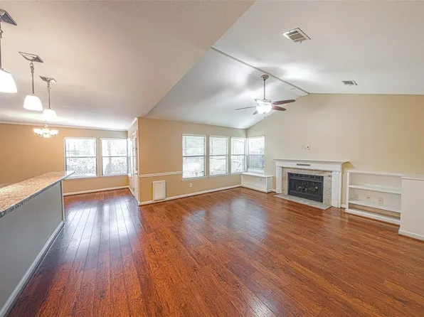 49 Sawmill Grove Ln, Spring, TX 77380