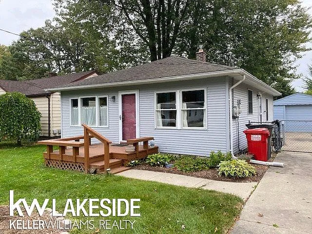 39276 Charbeneau St photo 1