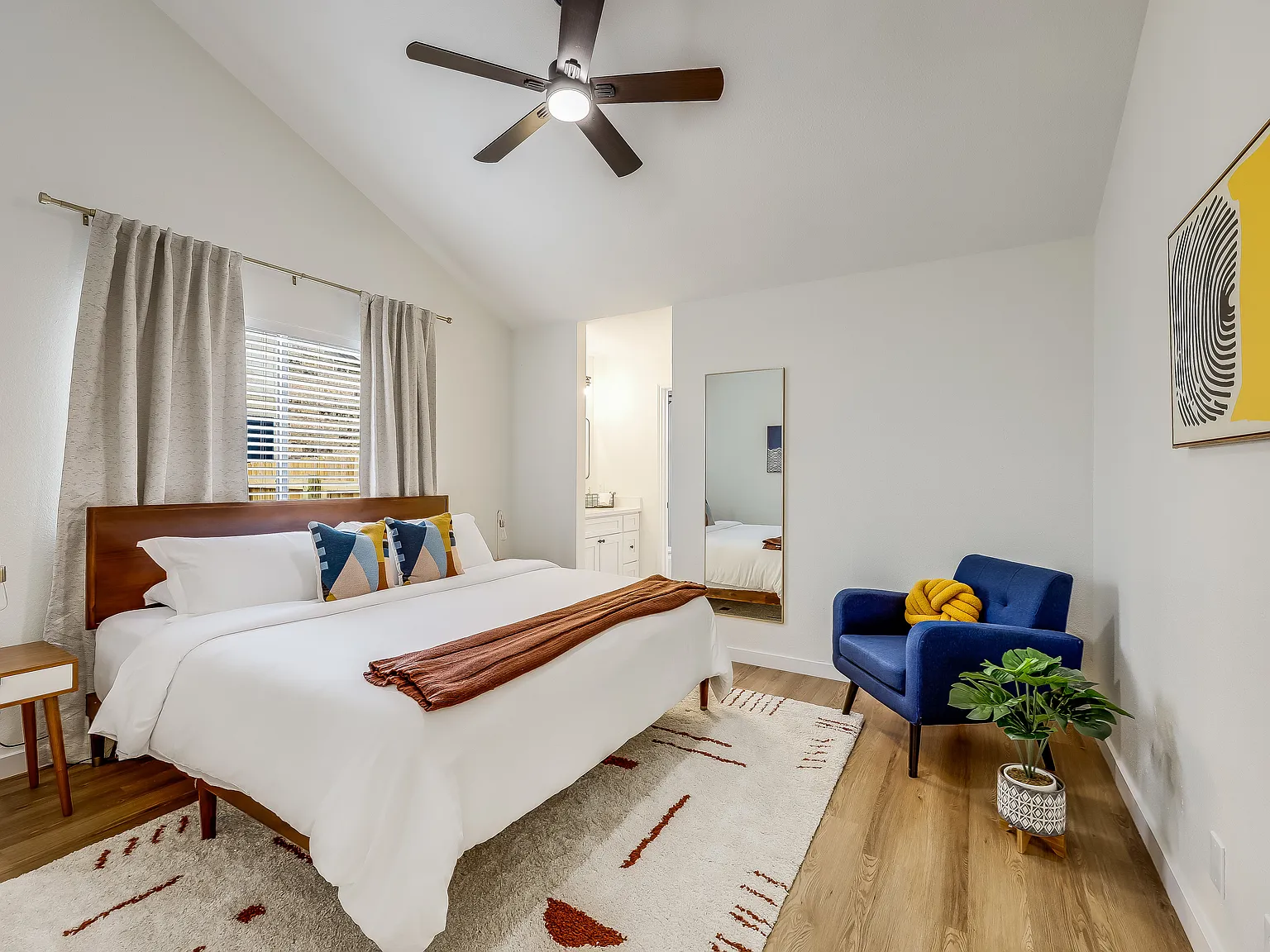 2 bed, $3,500 — Photo 3