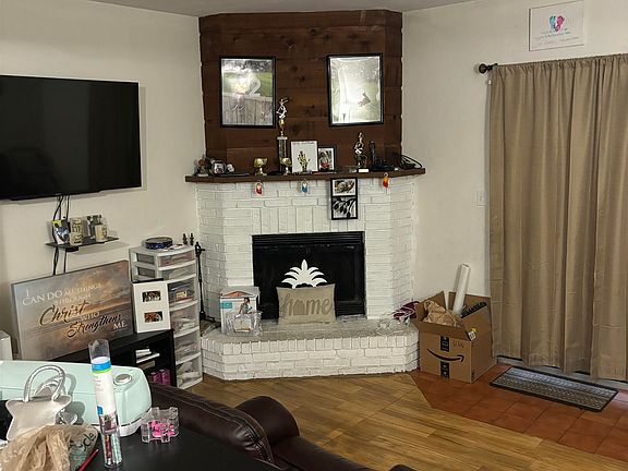 3rd image of 608 Acorn Grove Ct
