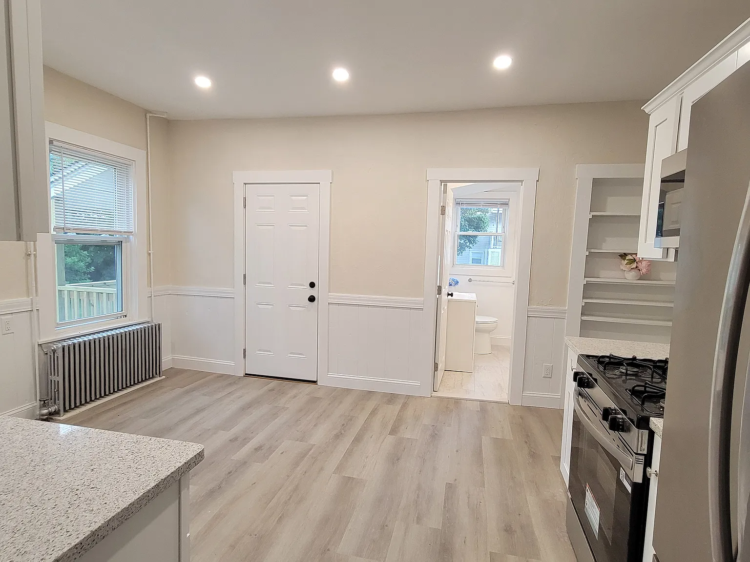 2 bed, 961 sqft, $2,200 — Photo 4