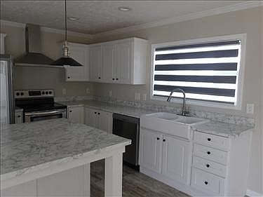 3rd image of 326 Robincrest Cir