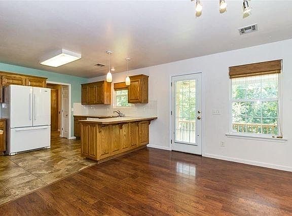 3rd image of 5 Shropshire Dr