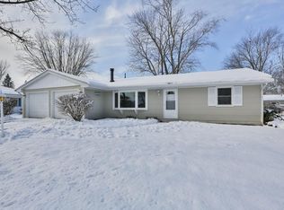 704 Ridgefield Rd, Valparaiso, IN 46385