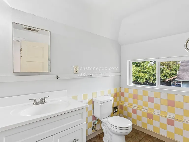 4315-4317 N Gantenbein Ave — Photo 32