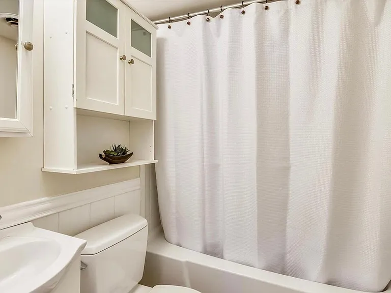 1342 Corcoran St NW #B — Photo 10