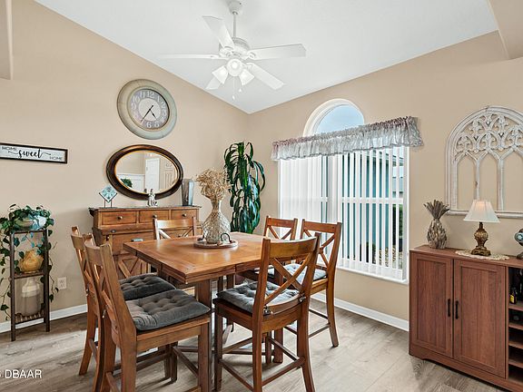 3rd image of 825 Wooddusk Dr