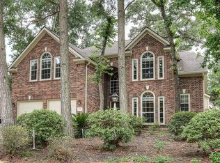 22 E Sterling Pond Cir, The Woodlands, TX 77382