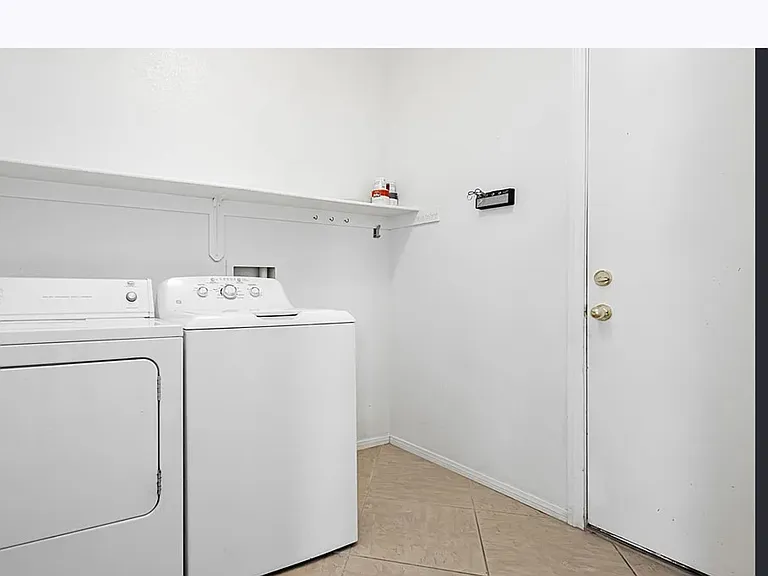 11421 Drappo Ave — Photo 14