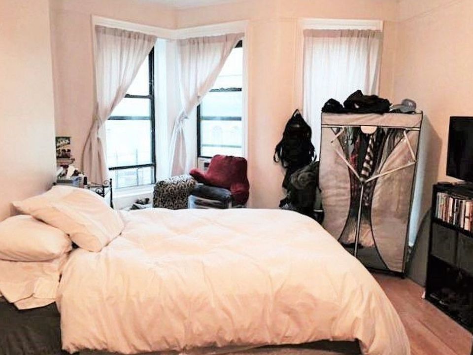 2nd image of 869 Saint Johns Pl #1R