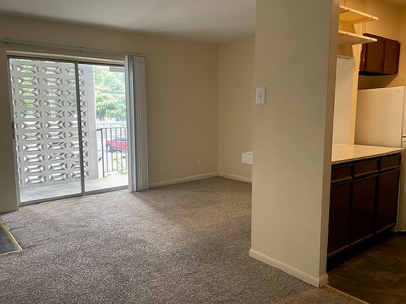 3rd image of 444 S Ashland Ave #B-12