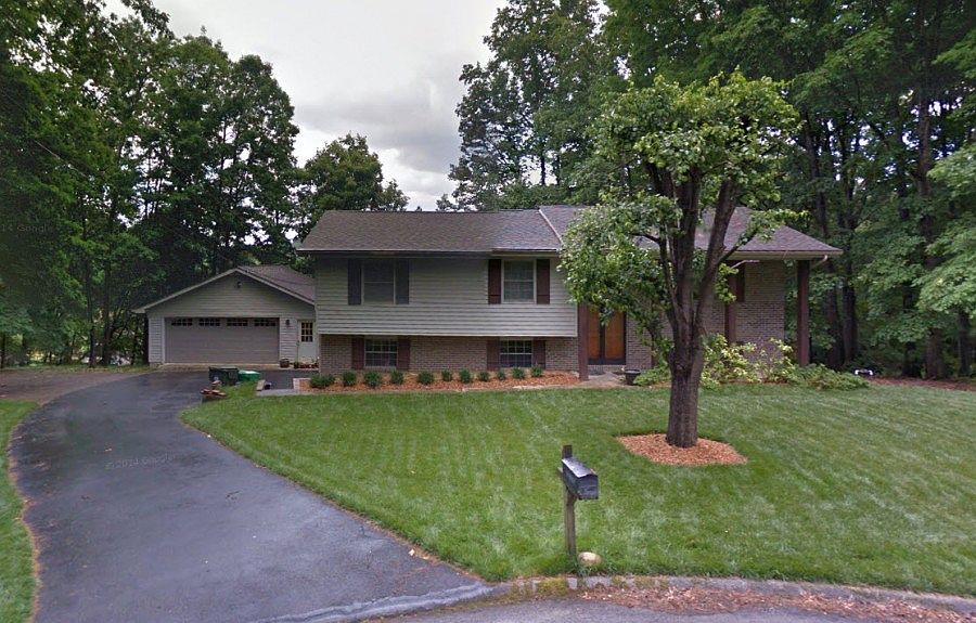 2nd image of 503 Wakefield Ln