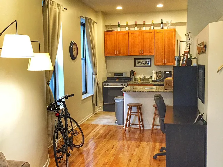 1421 W Huron St #1F — Photo 3