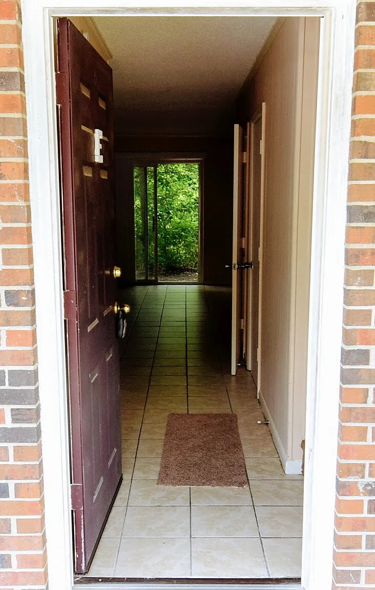 2 bed, 1.5 bath, 1005 sqft, $875 — Photo 2