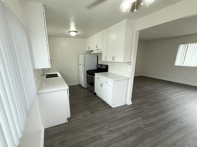 Huntington Cove — Photo 13
