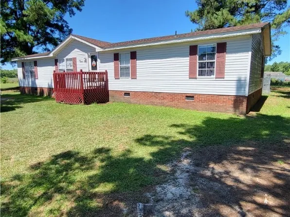 64 Derby Ln, Parkton, NC 28371
