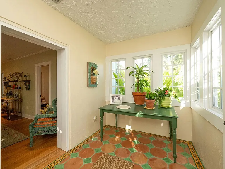 3735 Eagle Ave — Photo 8