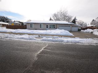 3302 Royal Crest Dr, The Dalles, OR 97058