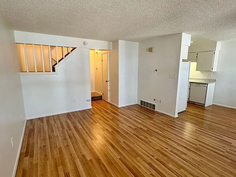 2640 Hearthwood Ln — Photo 3