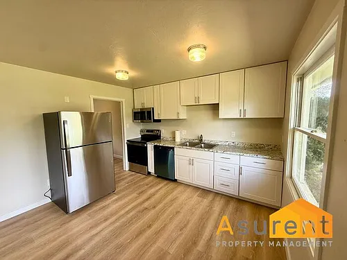 649 Park St Photo 1